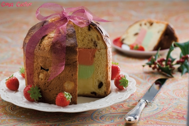 panettone ghiacciato ai frutti di bosco