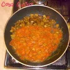 pollo ai funghi con pomodoro