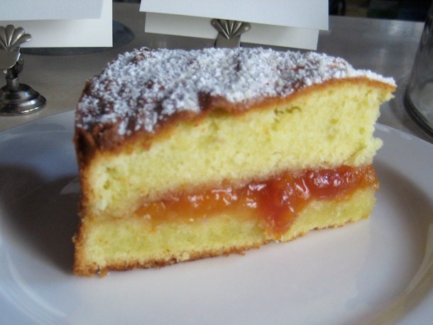 torta farcita alle albicocche