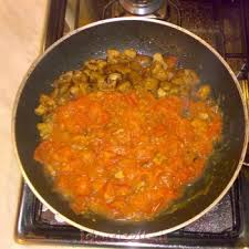 pollo ai funghi con pomodoro